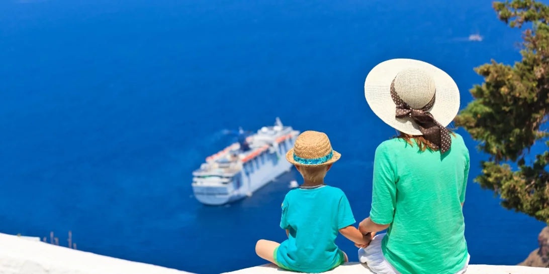 Αστρονομικό το κόστος των διακοπών στην Ελλάδα | Πόσο πρέπει να πληρώσει για 7 μέρες στα νησιά μια τετραμελής οικογένεια