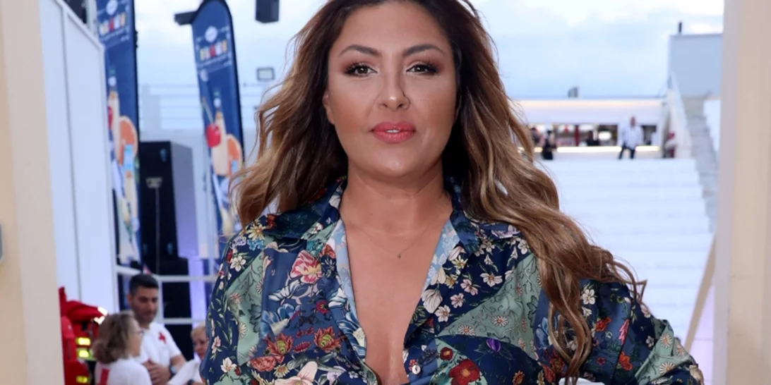 Έλενα Παπαρίζου | Έβαψε τα μαλλιά της στην top απόχρωση του χειμώνα