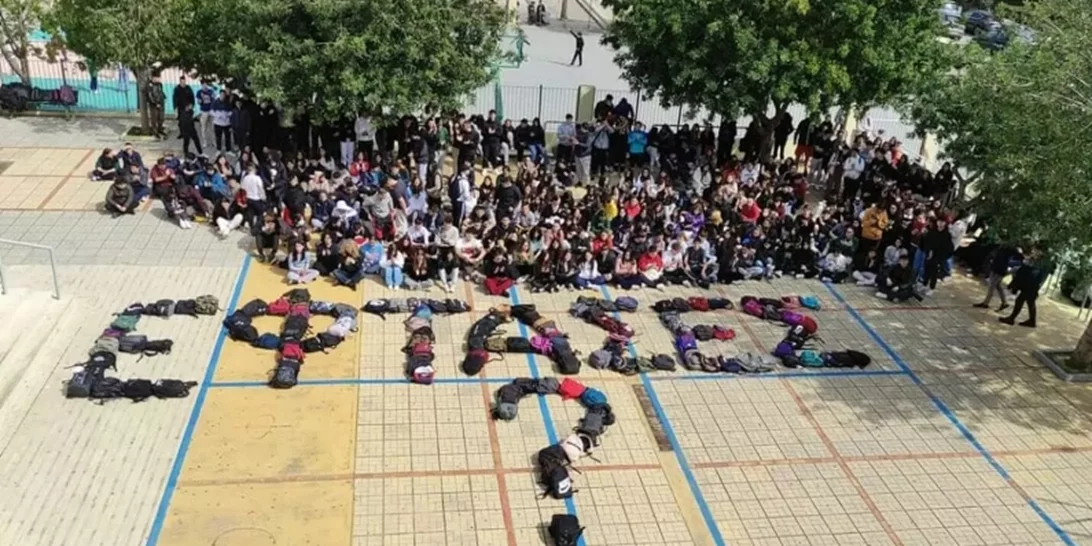 "Πάρε με όταν φτάσεις" | Οι αναρτήσεις στα social media που συγκλονίζουν κάτω από το hashtag #Tempi