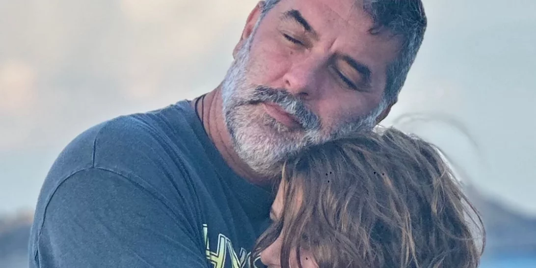 Καλλιτεχνική φύση | Ο γιος του Βασίλη Μπισμπίκη, Μιχάλης, σε ρεσιτάλ πιάνου