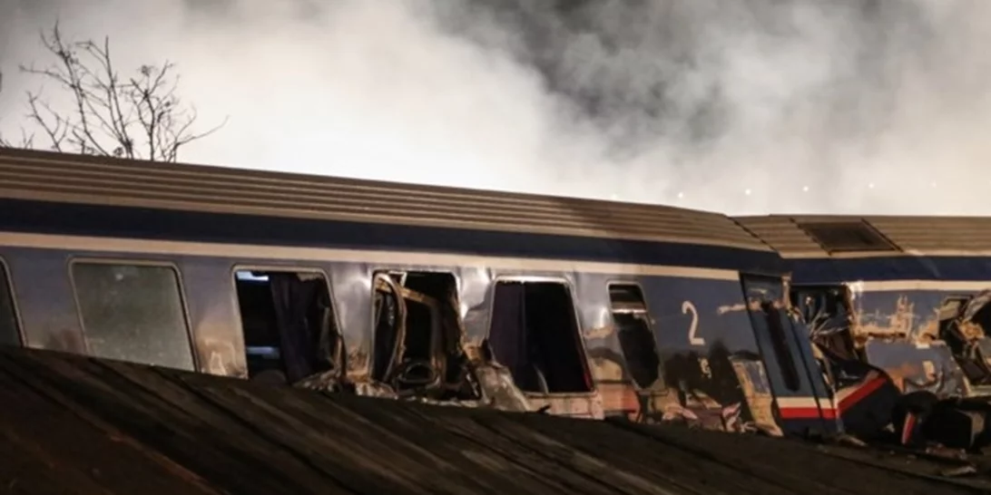 Συγκίνηση στα Τέμπη | Στήθηκε εικονοστάσι στο σημείο του πολύνεκρου δυστυχήματος [εικόνες]