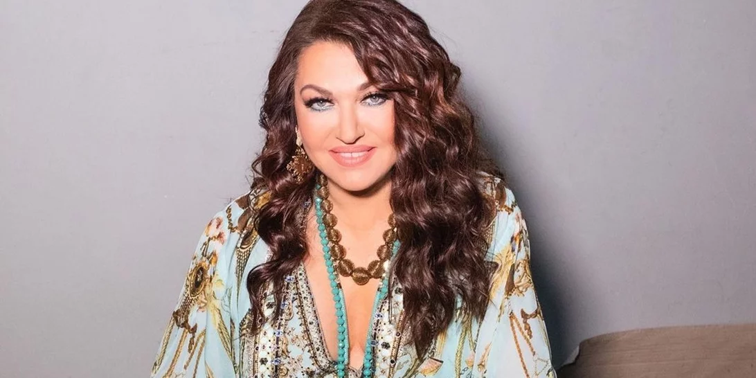 Καλοκαίρι 2007 | Η Καίτη Γαρμπή αγκαλιά με τον Διονύση Σχοινά και τον γιο τους, Δημήτρη, σε μία υπέροχη φωτογραφία