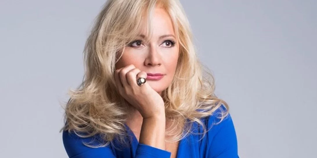 Αγγελική Νικολούλη | Αυτά είναι τα φυσικά της μαλλιά - Το επιμελώς ατημέλητο look της για την παραλία και η boho διάθεση