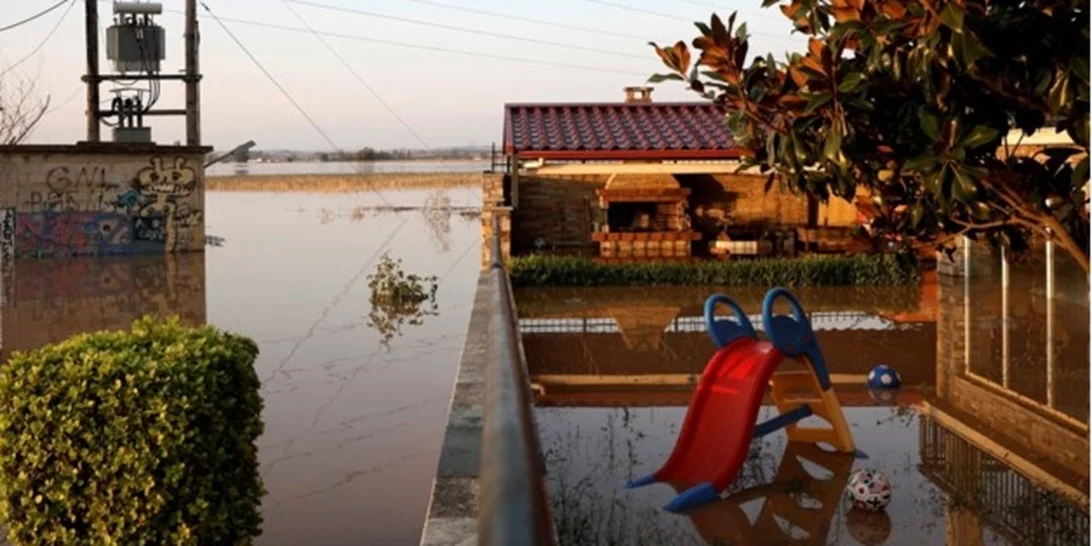 Θεσσαλία | Πλημμυρισμένα χωριά, κλειστοί δρόμοι και η Εθνική Οδός