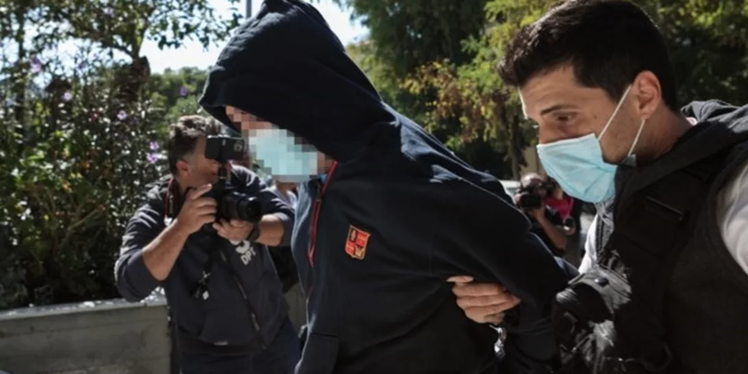 Κολωνός | "Θέλω να συμπαρασταθώ στα παιδιά μου", λέει η μητέρα της 12χρονης - "Μαμά σ' αγαπάμε, κάνε κουράγιο…", φώναζαν τα παιδιά