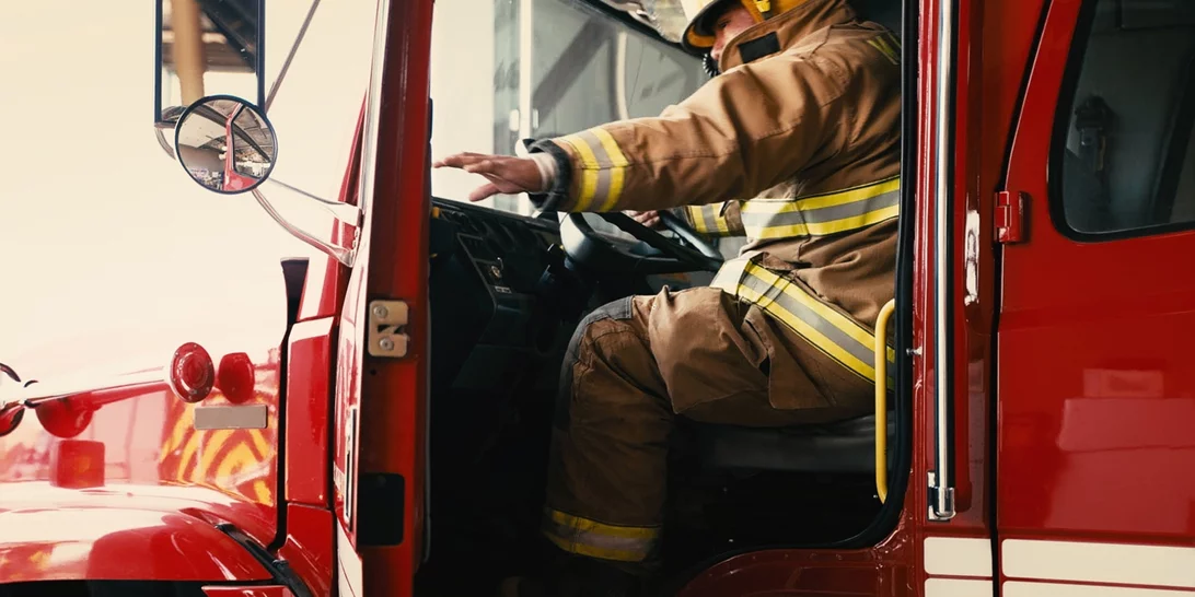 Πυρκαγιά ξέσπασε σε εργοστάσιο με βερνίκια και χρώματα στα Οινόφυτα