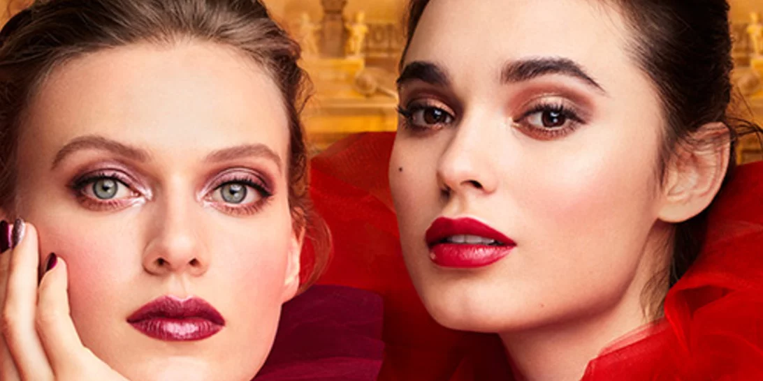 Μια 5-step ρουτίνα ομορφιάς για να είσαι η πιο λαμπερή καλεσμένη στα χριστουγεννιάτικα πάρτι