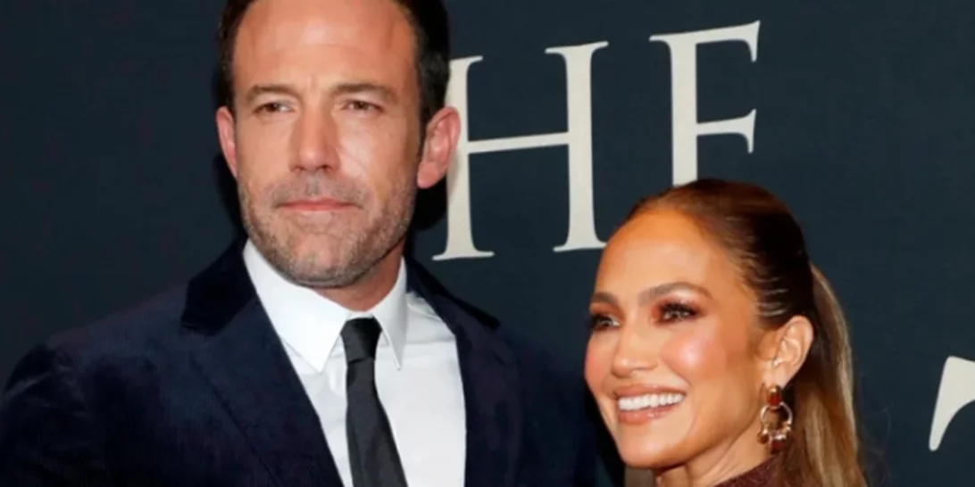 Ο Ben Affleck σε ρόλο...σερβιτόρου για τις ανάγκες σποτ μαζί με την Jennifer Lopez