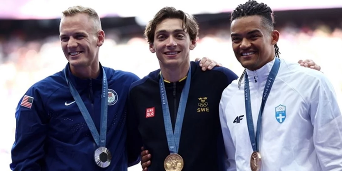 Mondo Duplantis | Οι διακοπές του χρυσού Ολυμπιονίκη στη Σαντορίνη