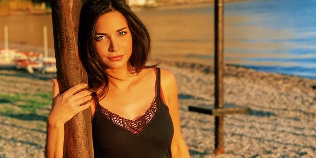 Η Κατερίνα Γερονικολού φοράει το μπικίνι της και ποζάρει πιο ενθουσιασμένη από ποτέ με αφορμή το πρώτο της μπάνιο στη θάλασσα