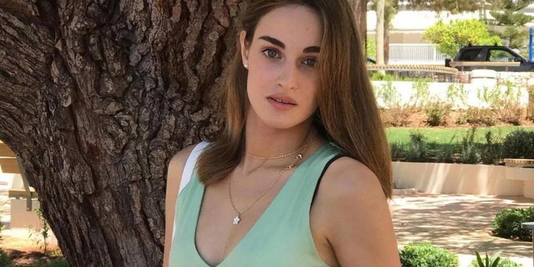 Η Μαρία Βοσκοπούλου είναι το απόλυτο summer girl | Φοράει το μπικίνι της και κολυμπάει σε μία πισίνα έχοντας την πιο μαγευτική θέα