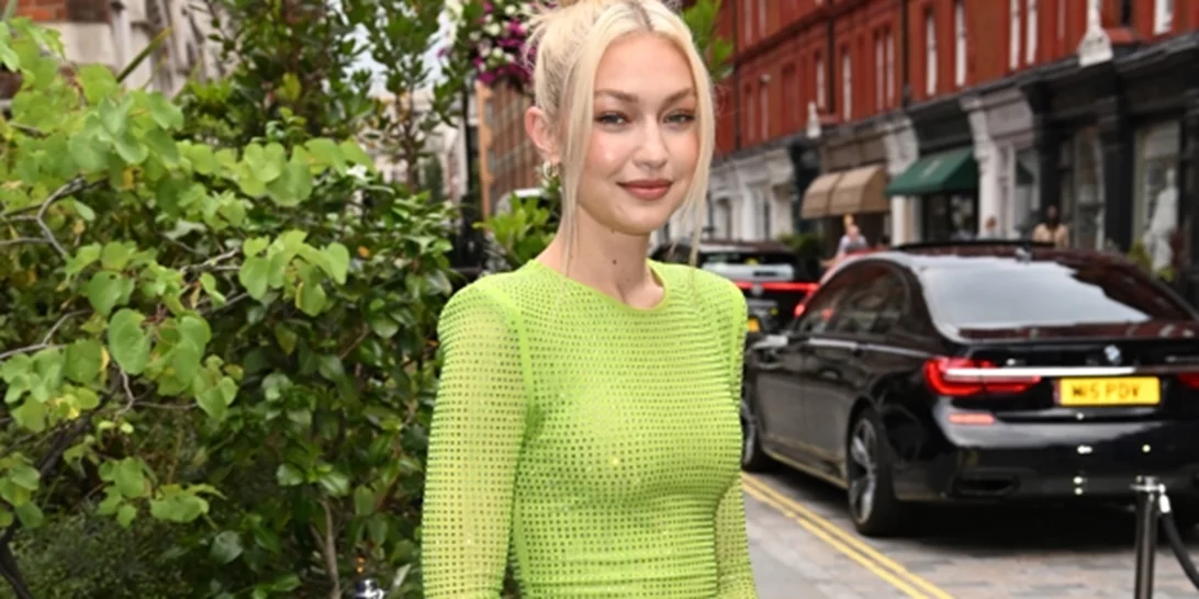 Καλεσμένη σε γάμο ή βάπτιση; To 90s inspired top-knot της Gigi Hadid είναι το πιο κομψό χτένισμα που είδαμε σήμερα