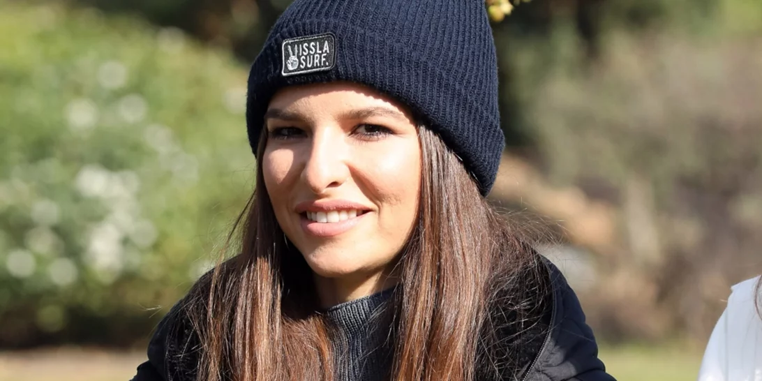 Εριέττα Κούρκουλου Λάτση | Κάνει πεζοπορία κρατώντας στην αγκαλιά της τον 10 μηνών γιο της