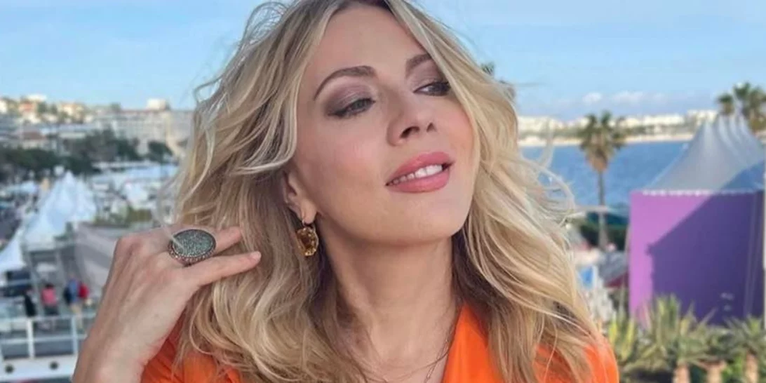 Σμαράγδα Καρύδη | Ο ξέφρενος χορός της με την Ευγενία Σαμαρά στον γάμο της Φωτεινής Αθερίδου