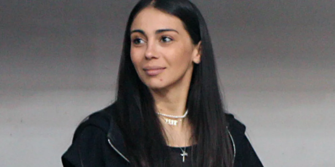 Ολυμπία εσύ; Η Ολυμπία Χοψονίδου σε μία σπάνια βραδινή εμφάνιση που μας ξάφνιασε αρκετά