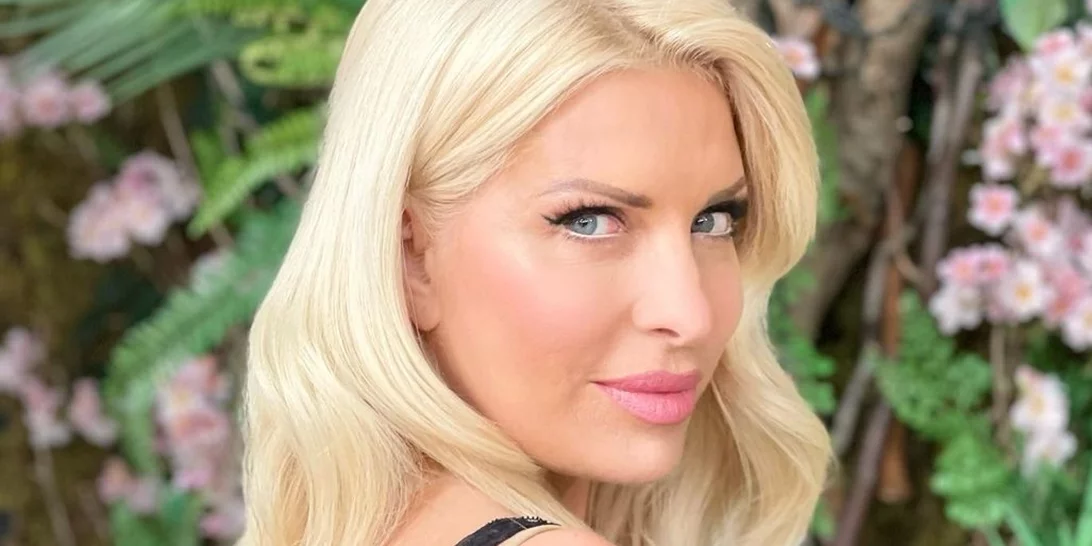 Κατάξανθη και ψηλή | Η 8χρονη Μαρίνα Παντζοπούλου παίζει στη θάλασσα με τον αδερφό της, Άγγελο Λάτσιο, και δείχνει πιο χαρούμενη από ποτέ