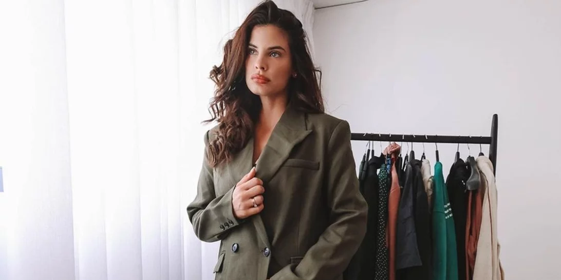 Straight hair don’t care | Το νέο hair look που ανανέωσε την Χριστίνα Μπόμπα