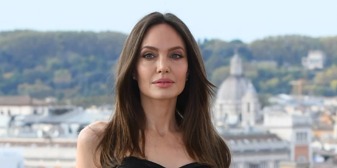 Angelina Jolie lips | Το viral lip combo που θα σου χαρίσει σαρκώδη χείλη, με απόλυτα φυσικό τρόπο