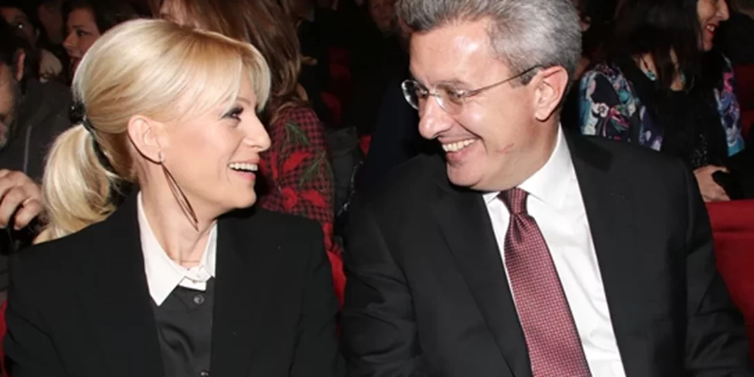 Νίκος Χατζηνικολάου - Κρίστη Τσολακάκη | Η σπάνια εμφάνιση με τα τρία τους παιδιά