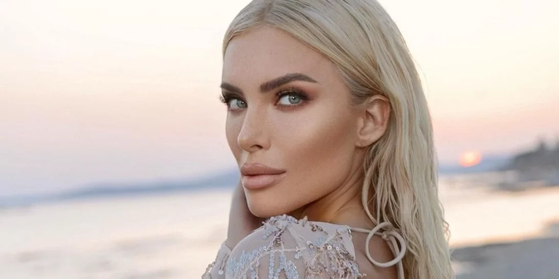 Κατερίνα Καινούργιου | Το αγαπημένο της καλοκαιρινό άρωμα μυρίζει φρεσκάδα και πούδρα