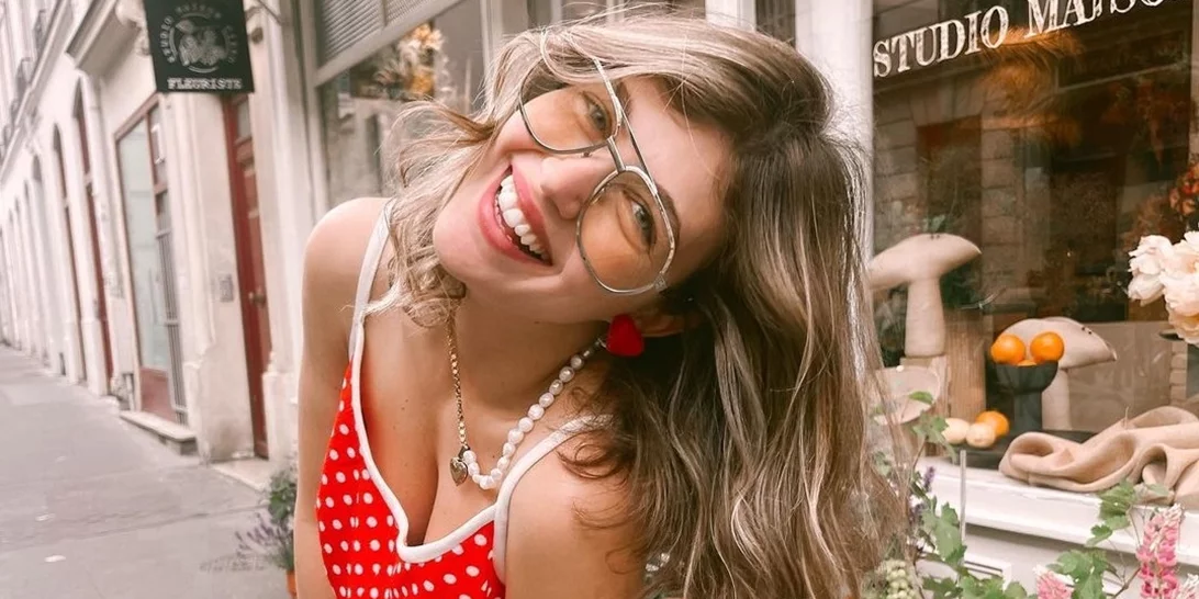 Η Κλέλια Ανδριολάτου υιοθέτησε το κομψό μανικιούρ που θα είναι πάντα στη μόδα