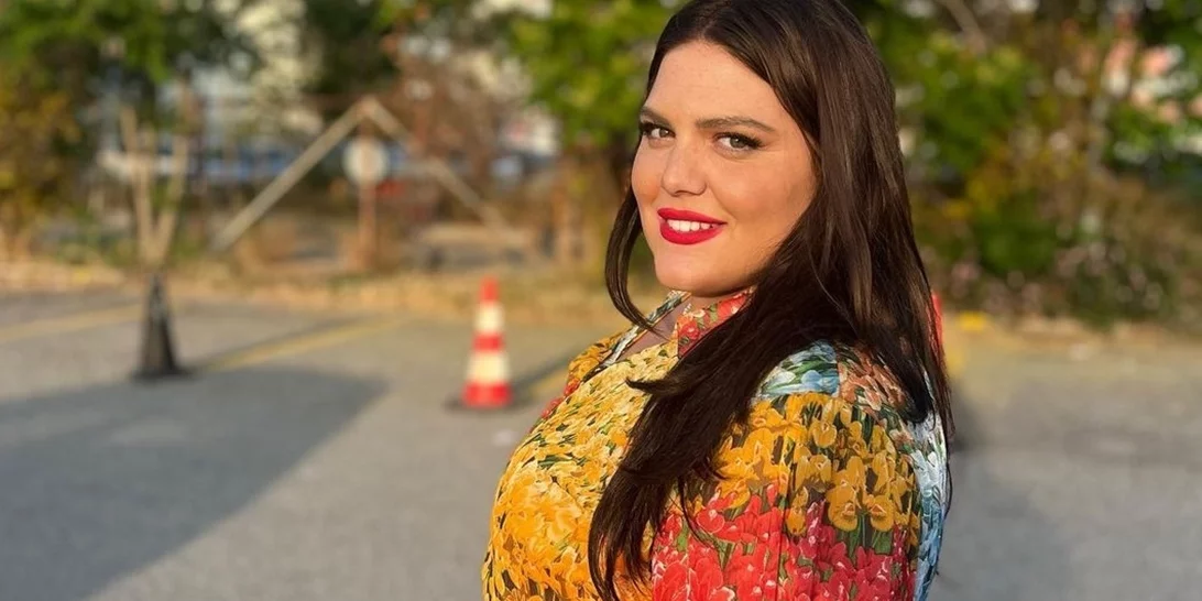 Δανάη Μπάρκα | Η βραδινή δημόσια εμφάνιση στο πλευρό της μητέρας της, Βίκυς Σταυροπούλου