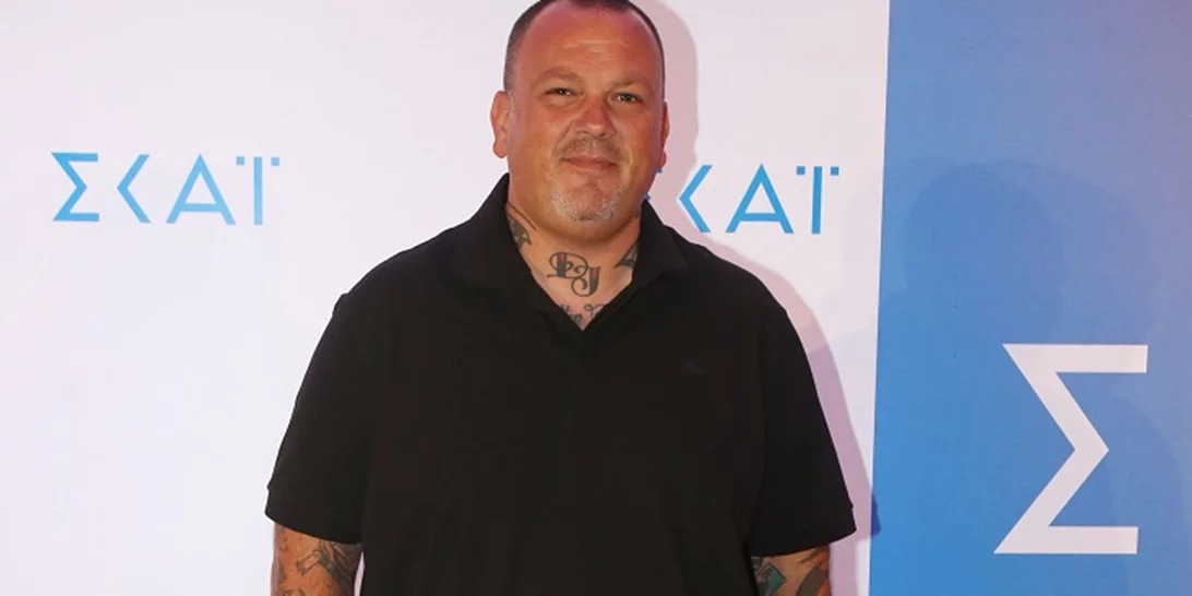 Δημήτρης Σκαρμούτσος | "Όλη μου τη ζωή έχω ζήσει στο περιθώριο λόγω της εμφάνισής μου και ξαφνικά έγινα γνωστός, με χαιρετούσαν που εμένα με έβλεπαν και άλλαζαν πεζοδρόμιο"