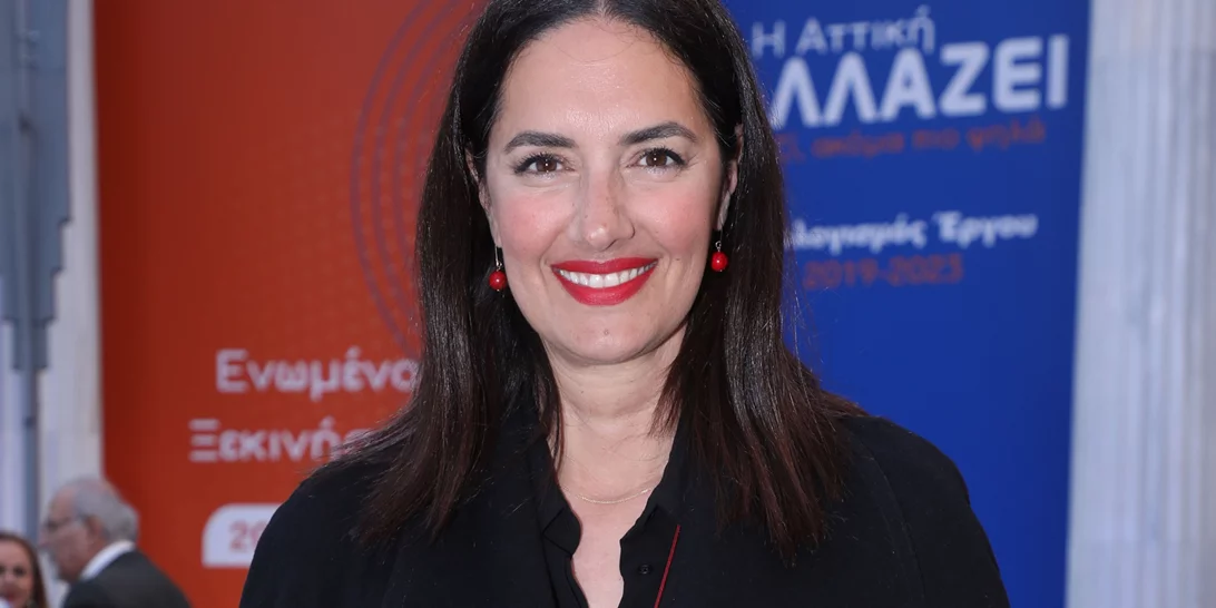 Η Νόνη Δούνια σε θεατρική έξοδο με τη στιλάτη κόρη της, Ρία Μουρατίδη