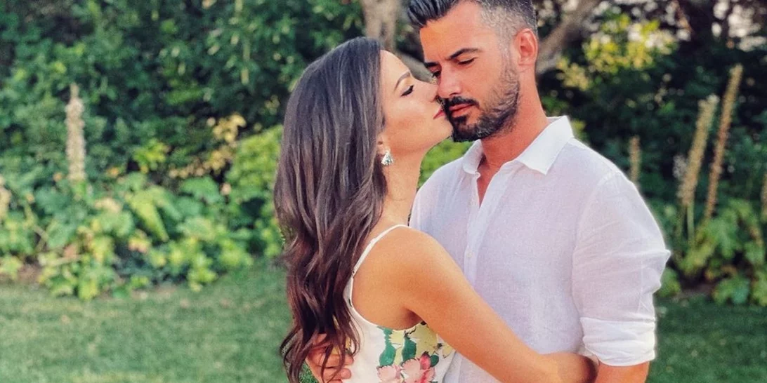 Η Κατερίνα Γερονικολού στην πιο ρομαντική της εμφάνιση ever | Η σπάνια βραδινή έξοδος με τον Γιάννη Τσιμιτσέλη