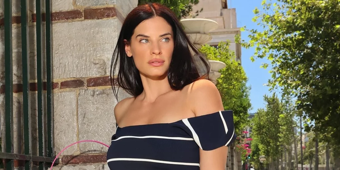 Η Χριστίνα Μπόμπα προτείνει το πιο ωραίο χτένισμα για τις καλοκαιρινές συναυλίες και τα pool parties