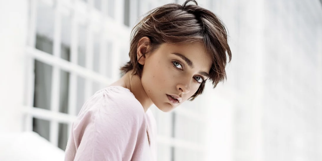 Το αντιγηραντικό σέρουμ με υαλουρονικό οξύ που λατρεύουν οι Γαλλίδες θα το βρεις και στα ελληνικά φαρμακεία