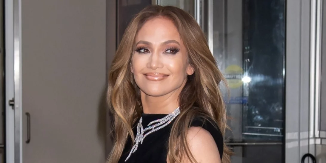 Jennifer Lopez | Αποκάλυψε το (εύκολο) μυστικό της για νεανική λάμψη στο πρόσωπο