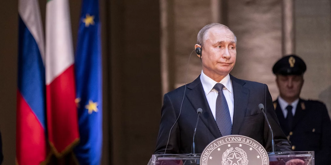 Με μπουφάν 13.000 ευρώ απευθύνθηκε στο πλήθος ο Πούτιν