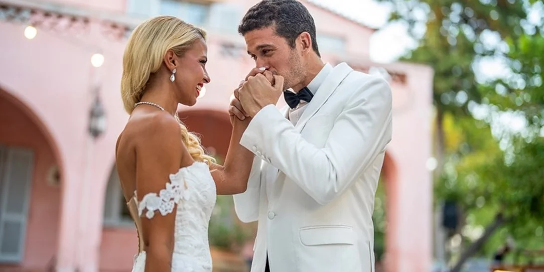 Η ερωτική εξομολόγηση του Σπύρου Μαργαρίτη στη Τζένη Μελιτά και οι αδημοσίευτες, υπέροχες φωτογραφίες από την ημέρα του γάμου τους