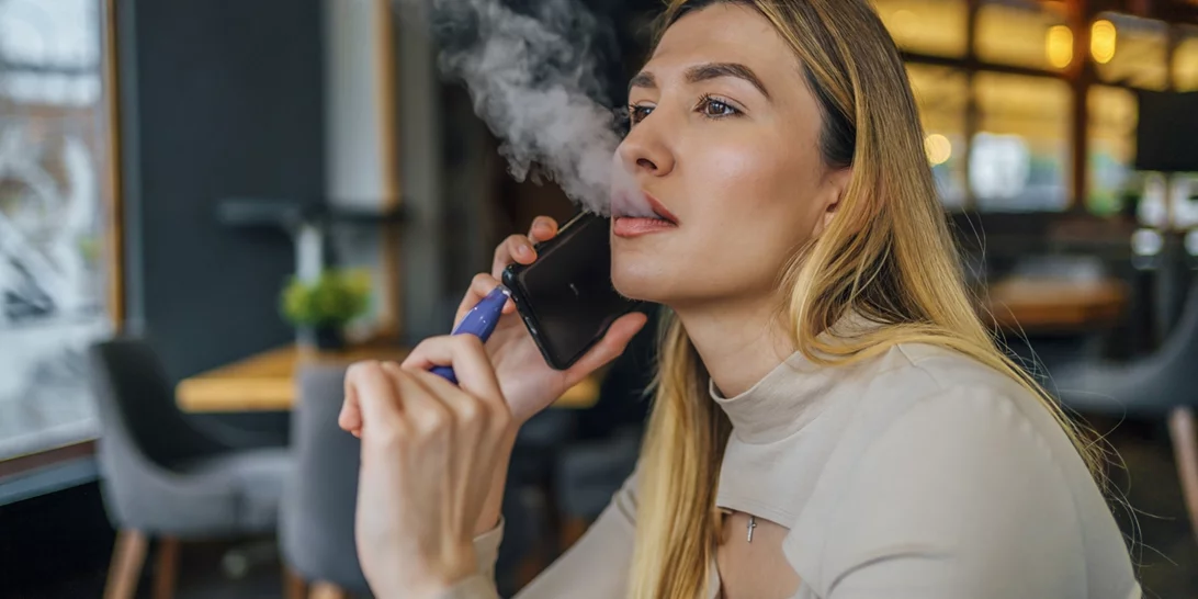 Τα ηλεκτρονικά τσιγάρα είναι εξίσου επικίνδυνα όσο τα παραδοσιακά τσιγάρα