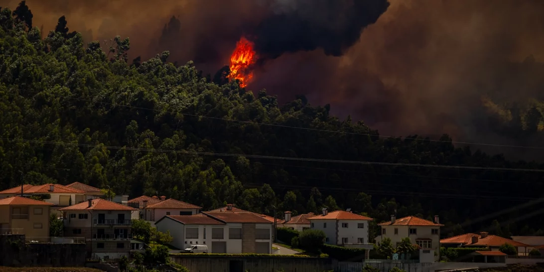 13 μέτρα στήριξης για τους πυρόπληκτους | Πρώτο βοήθημα ως 10.000 ευρώ, επιδότηση ενοικίου, φοροαπαλλαγές