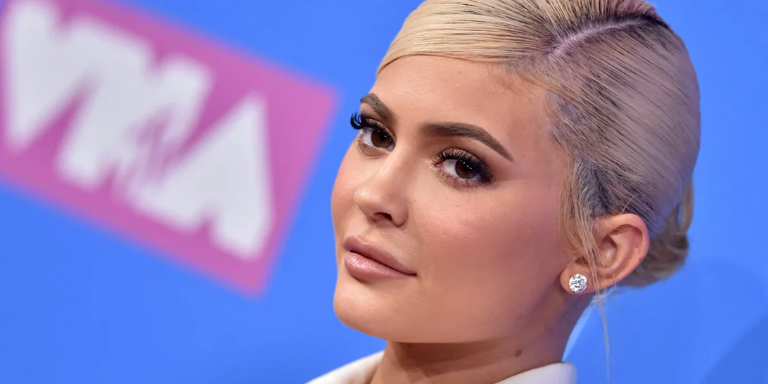 Η Kylie Jenner αγόρασε τα πιο ακριβά σανδάλια που έχουν γίνει ποτέ