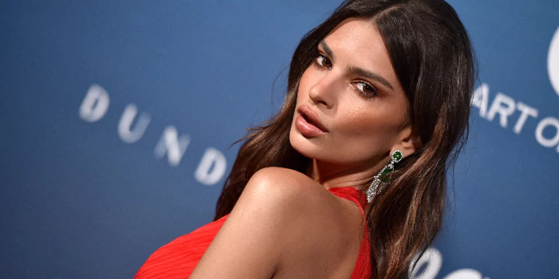 Η Emily Ratajkowski υιοθέτησε δύο από τις μεγαλύτερες τάσεις στα νύχια αυτήν την στιγμή