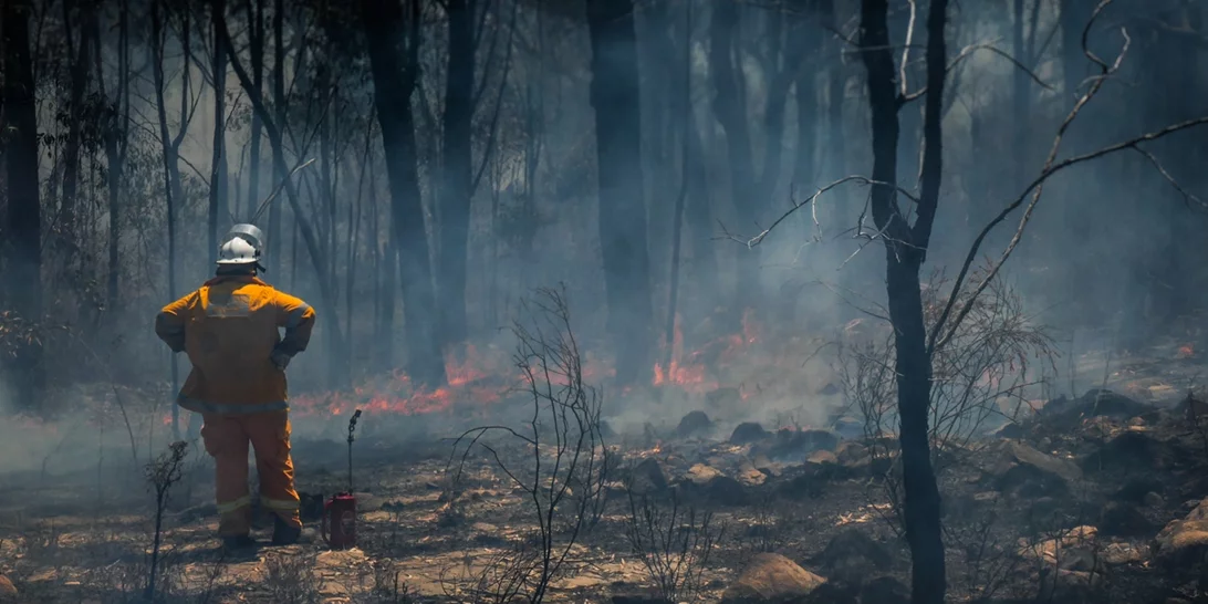Οι συνθήκες θυμίζουν 2021 με τις φωτιές σε Αττική και Εύβοια - Πολύ υψηλή επικινδυνότητα