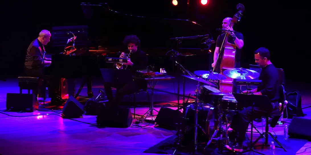 Noir | Το Dimitris Kalantzis Quartet επιστρέφει με μία καινούργια βραδιά τζαζ στον Κήπο του Μεγάρου