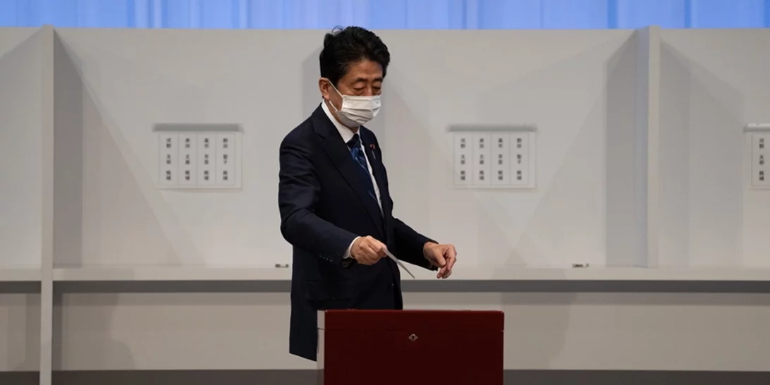 Σοκ | Πυροβόλησαν τον πρώην πρωθυπουργό της Ιαπωνίας, Shinzo Abe, στη διάρκεια ομιλίας του [βίντεο]