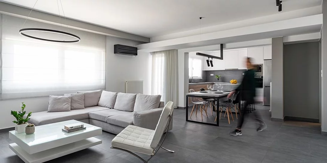 Διακόσμηση σε λευκό και γκρι: Ένα διαμέρισμα στο Νέο Ηράκλειο μας δίνει ιδέες για ενδιαφέρον minimal design