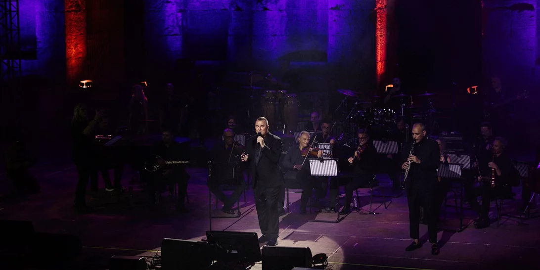 Ο Αντώνης Ρέμος υποδέχθηκε τον Michael Bolton  "Κάτω από την Ακρόπολη"