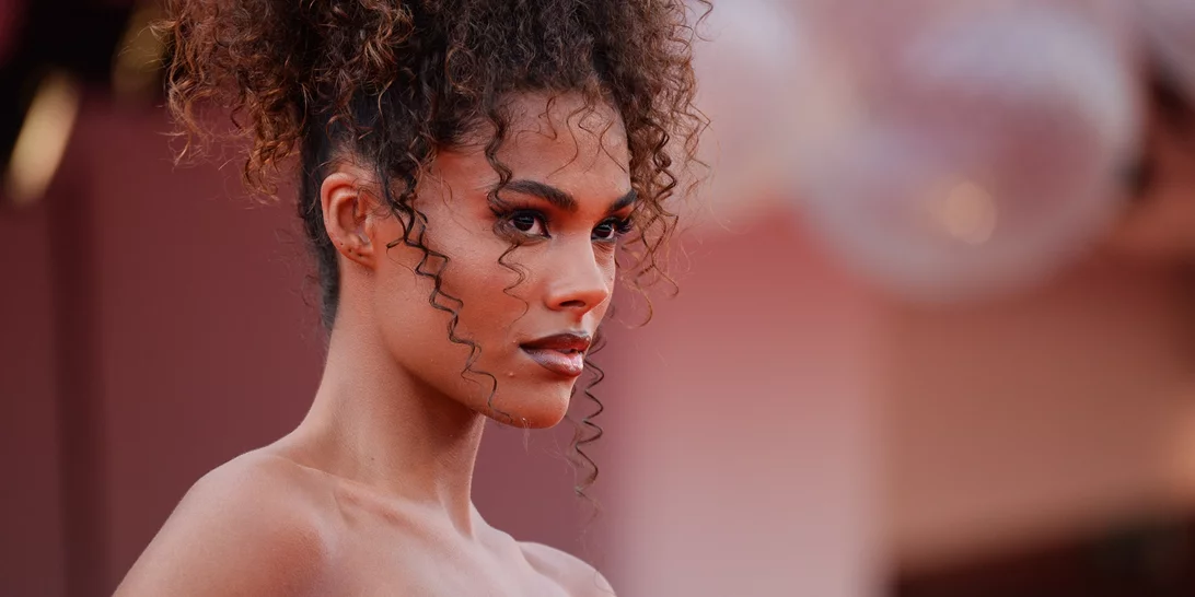 Οι Κάννες "παραμιλούν" για την Tina Kunakey | Η πρώτη επίσημη εμφάνιση μετά τον χωρισμό της