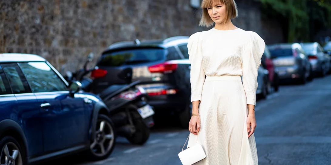 10 φορέματα που μπορείς να αγοράσεις στις καλοκαιρινές εκπτώσεις αλλά θα φορέσεις και το φθινόπωρο