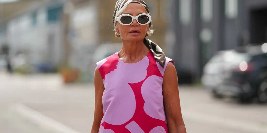 Κομψή τον Αύγουστο | Τα καλύτερα looks με φόρεμα για γυναίκες άνω των 50