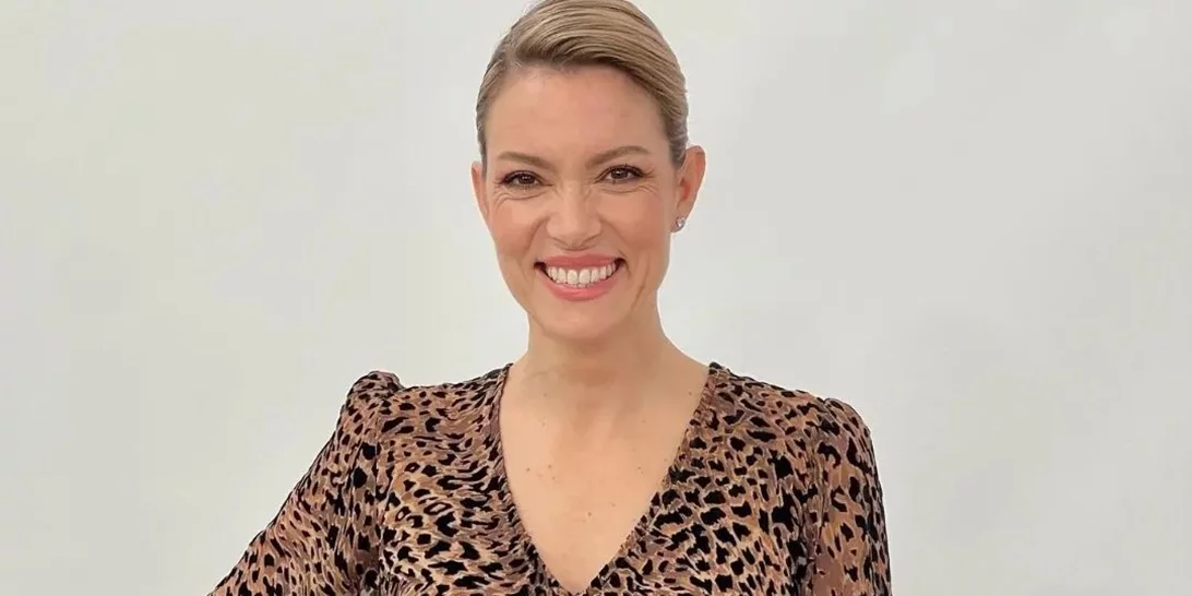 Βίκυ Καγιά | Το πεντικιούρ της έχει το χρώμα που λατρεύουν οι fashionistas τώρα