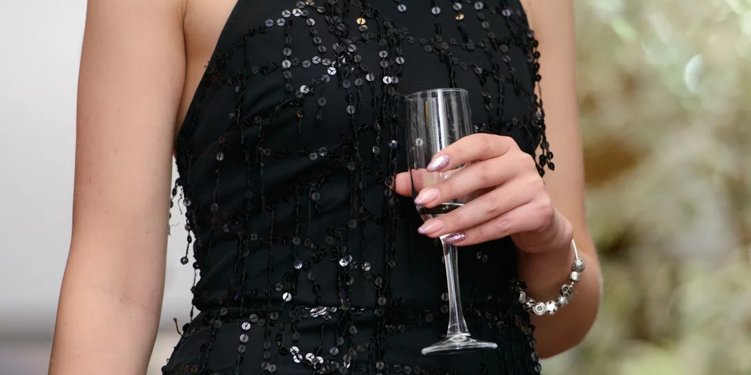 Μπήκε ο Δεκέμβριος | 10 festive chic μανικιούρ για να διαλέξεις τι θα κάνεις στα νύχια σου για τις γιορτές