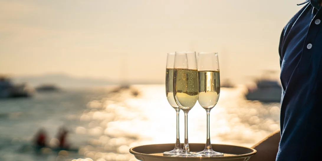 Ρόδος | Δέκα ελεγκτές "ξεσκόνισαν" την επιχείρηση – Το υπουργείο Εργασίας εξετάζει τις συνθήκες εργασίας στο beach bar