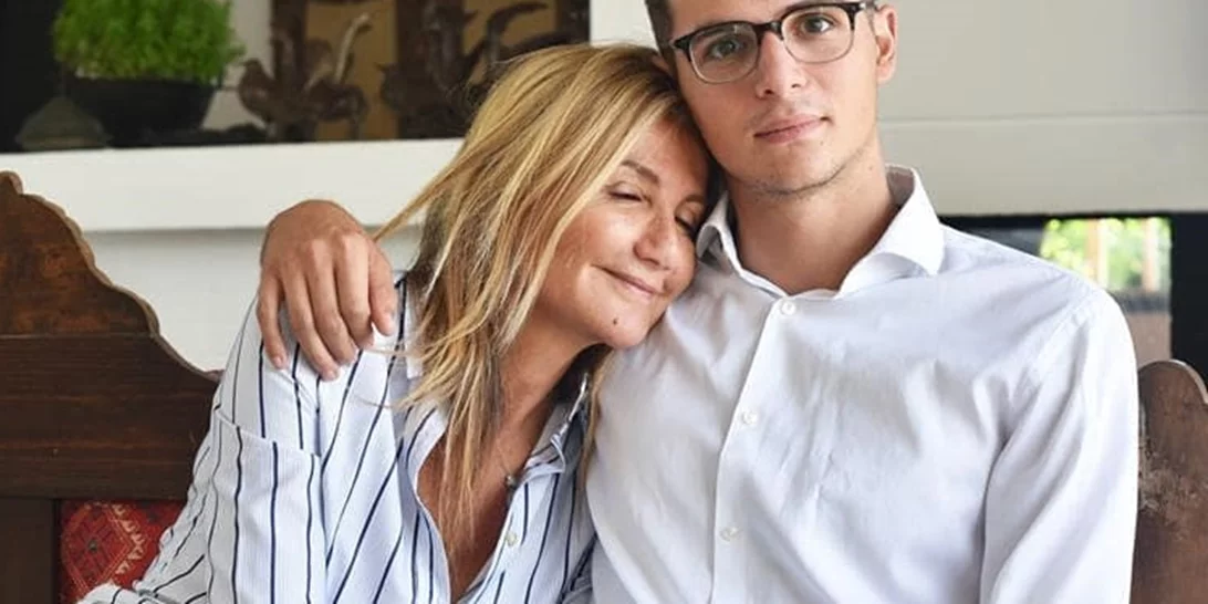 Η Μαρέβα Γκραμπόφσκι Μητσοτάκη εύχεται στον γιο της, Κωνσταντίνο Μητσοτάκη, για τα 25α γενέθλιά του με μία φωτογραφία από τα παλιά